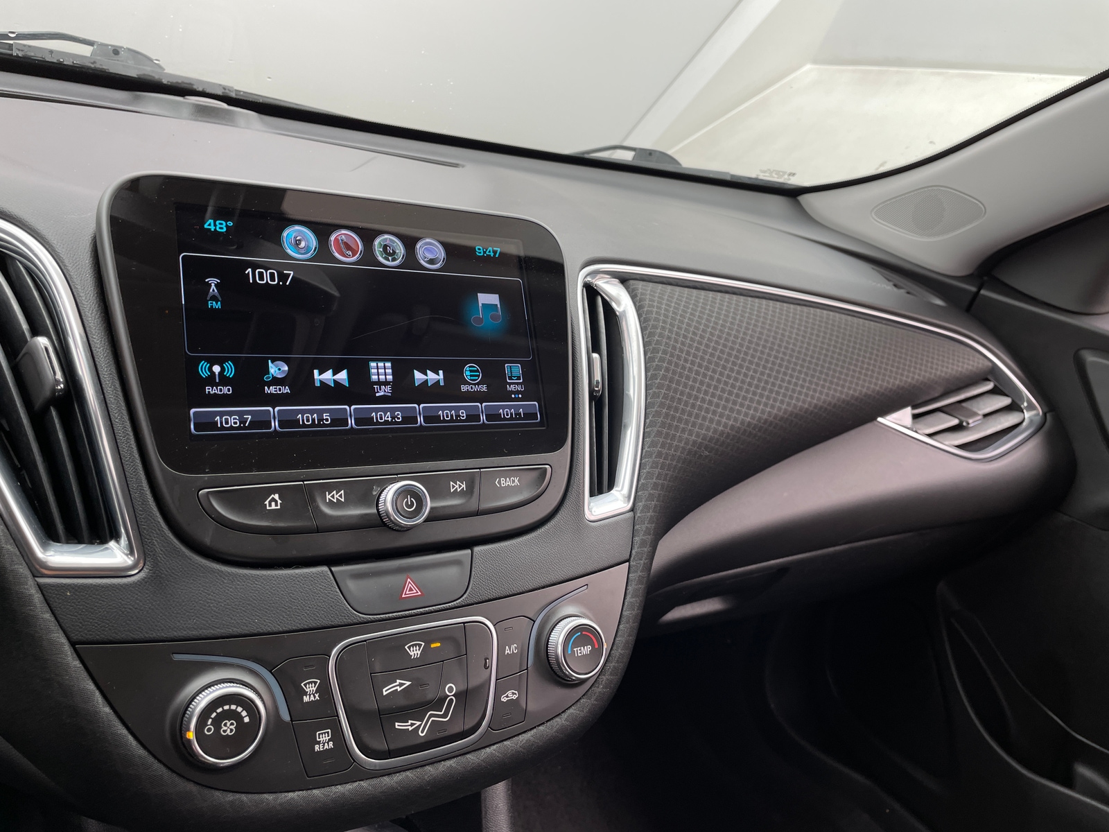 Thumbnail: 2018 Chevrolet Malibu - 4