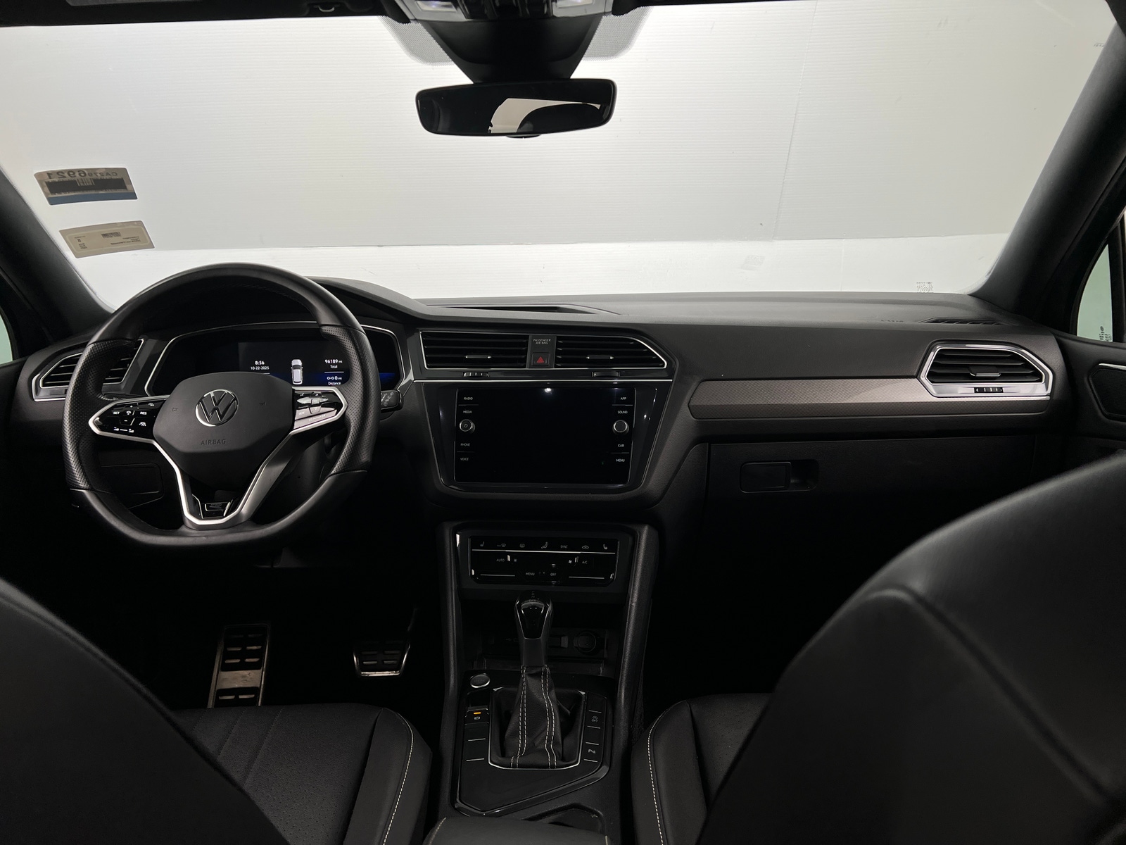 Thumbnail: 2023 Volkswagen Tiguan - 2