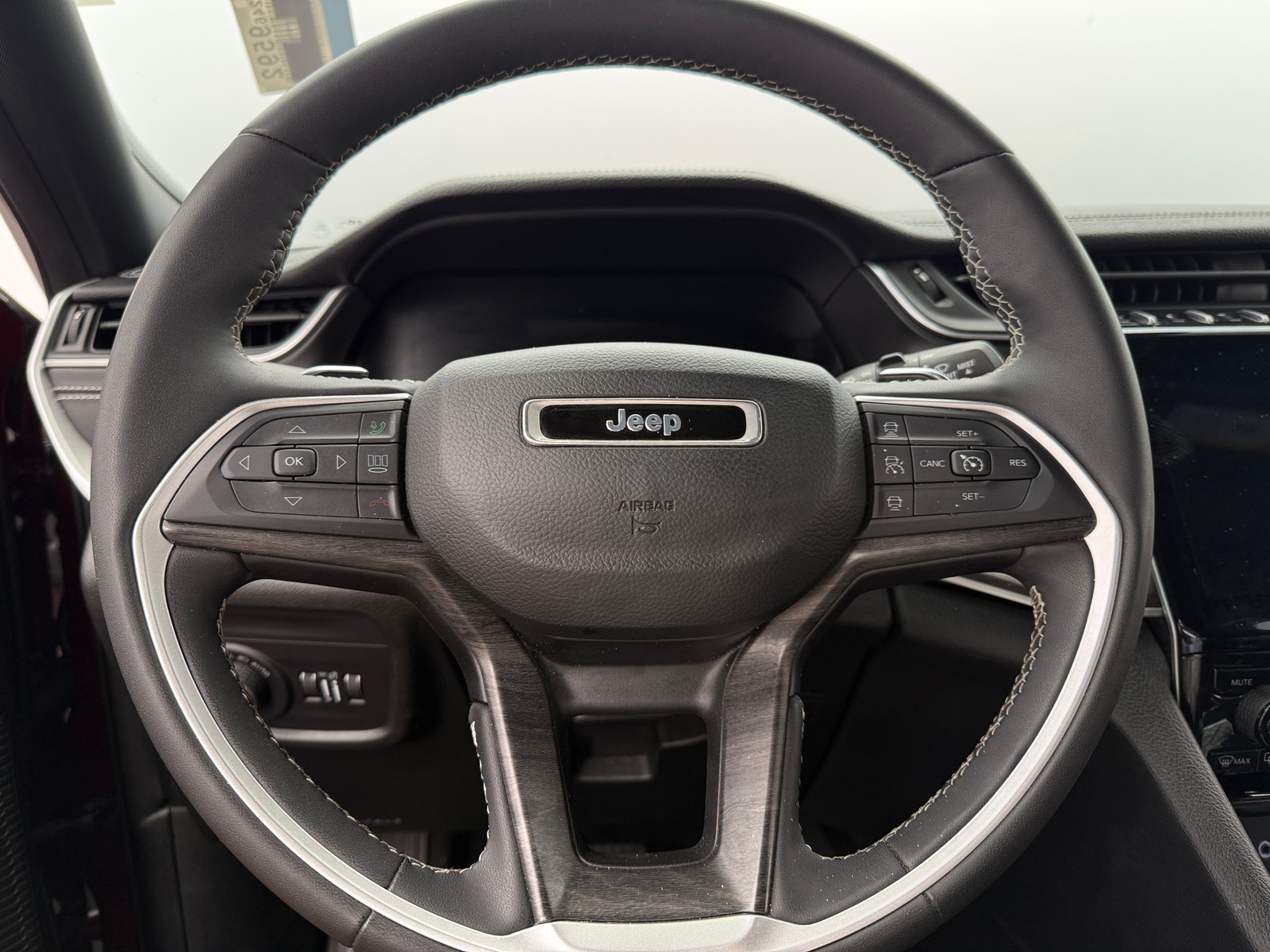 Thumbnail: 2024 Jeep Grand Cherokee - 4