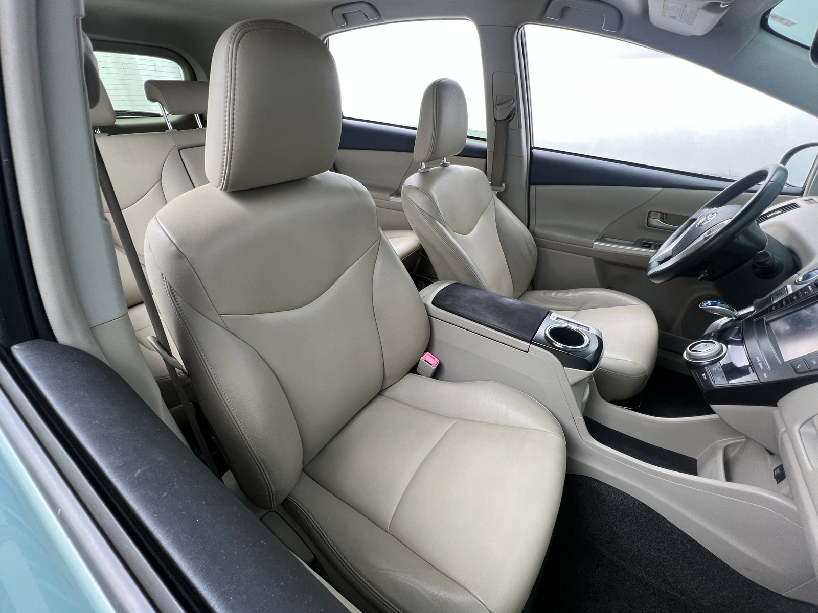 Thumbnail: 2013 Toyota Prius v - 2