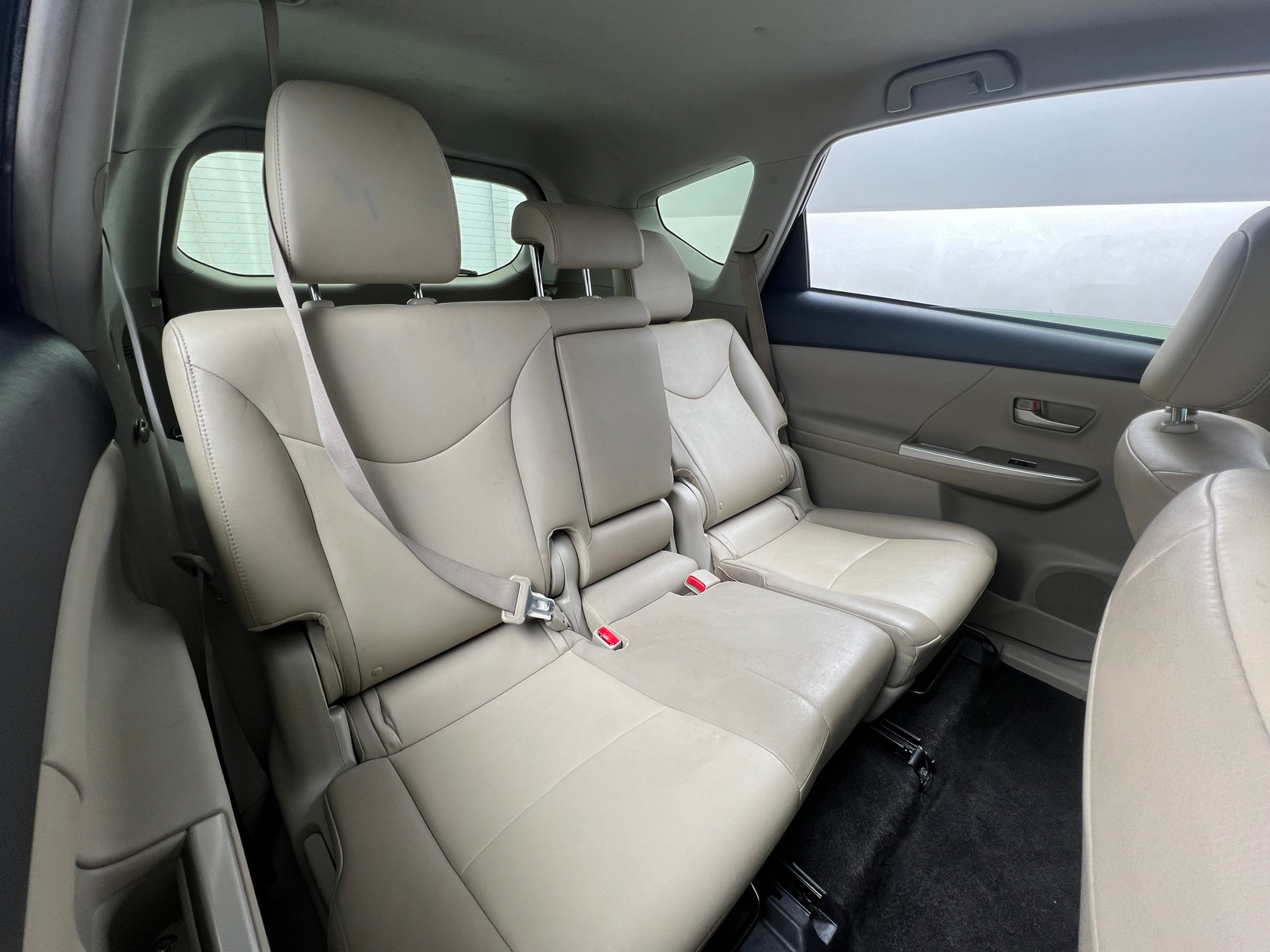 Thumbnail: 2013 Toyota Prius v - 6