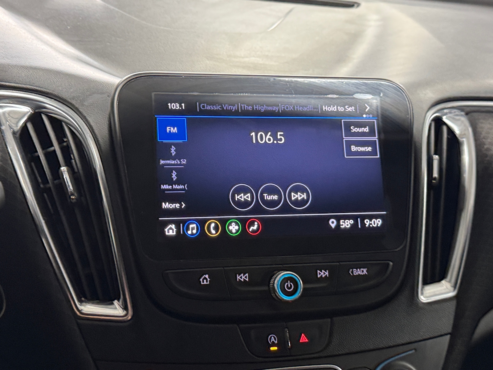 Thumbnail: 2021 Chevrolet Malibu - 4