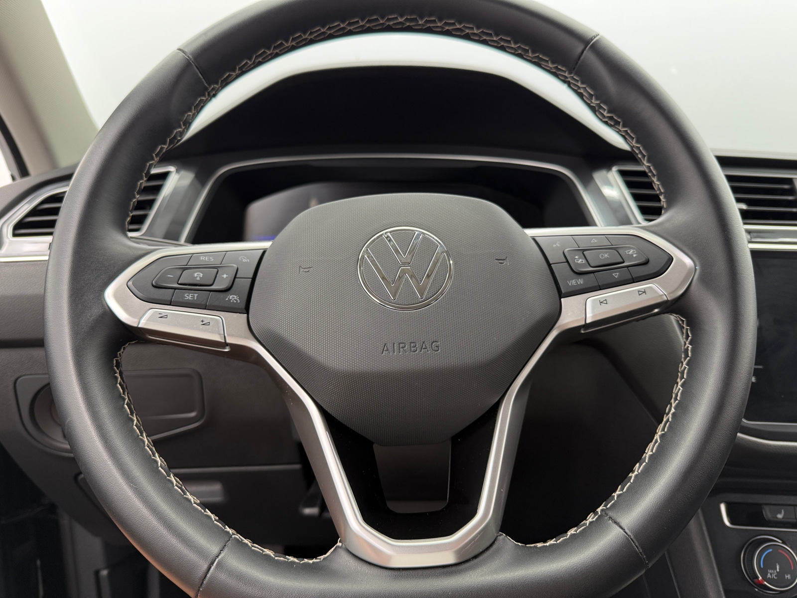 Thumbnail: 2024 Volkswagen Tiguan - 5