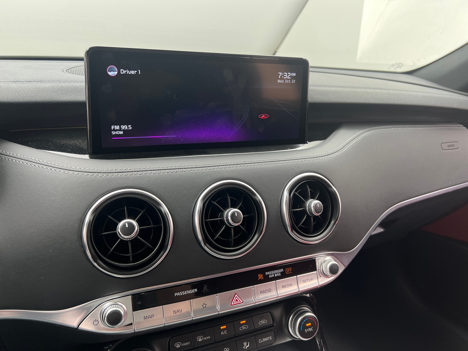 Thumbnail: 2022 Kia Stinger - 3