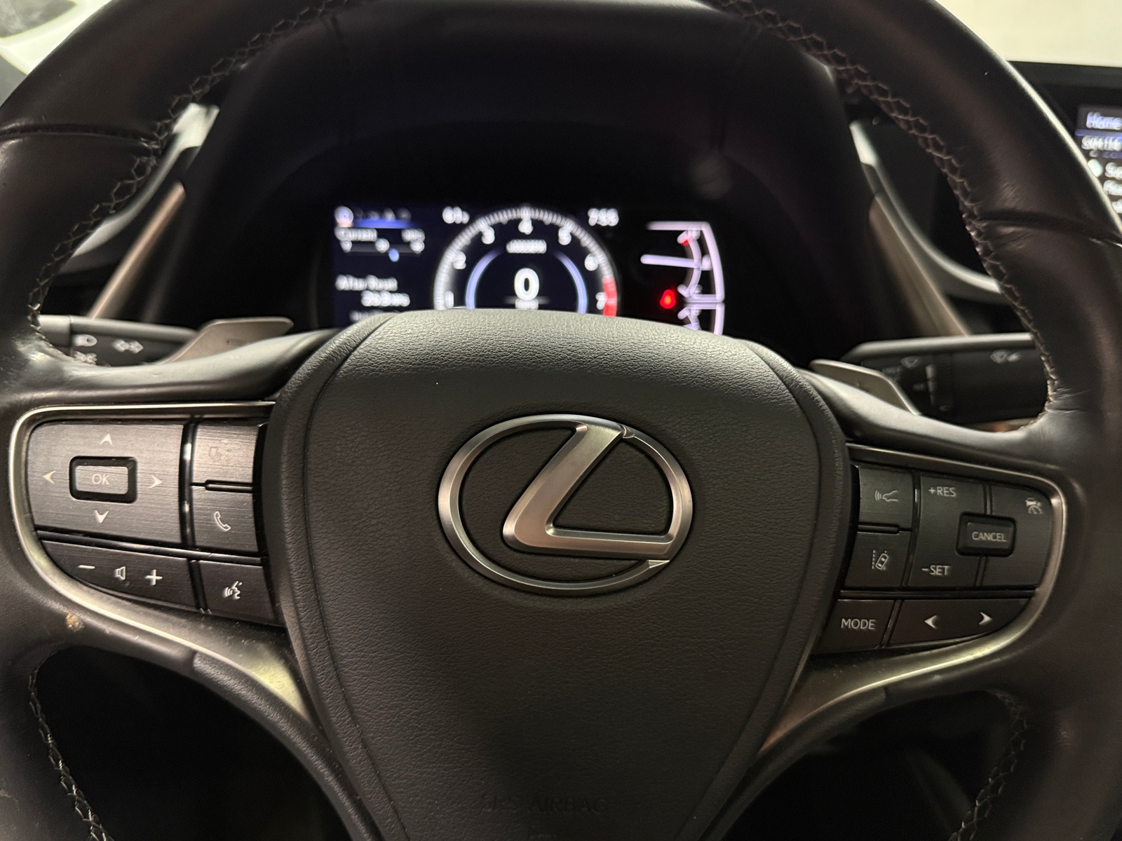 Thumbnail: 2021 Lexus ES - 4
