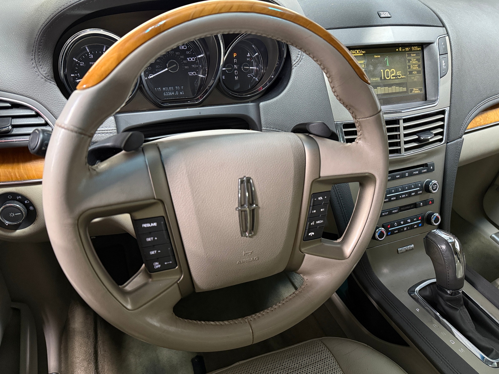 Thumbnail: 2010 Lincoln MKT - 4