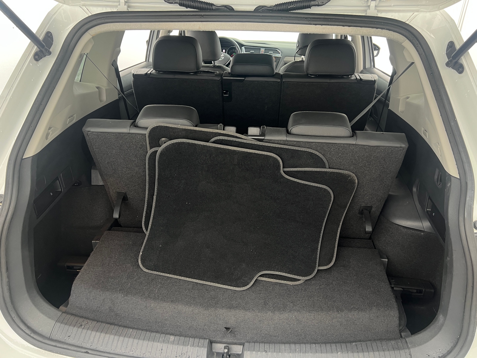 Thumbnail: 2019 Volkswagen Tiguan - 6