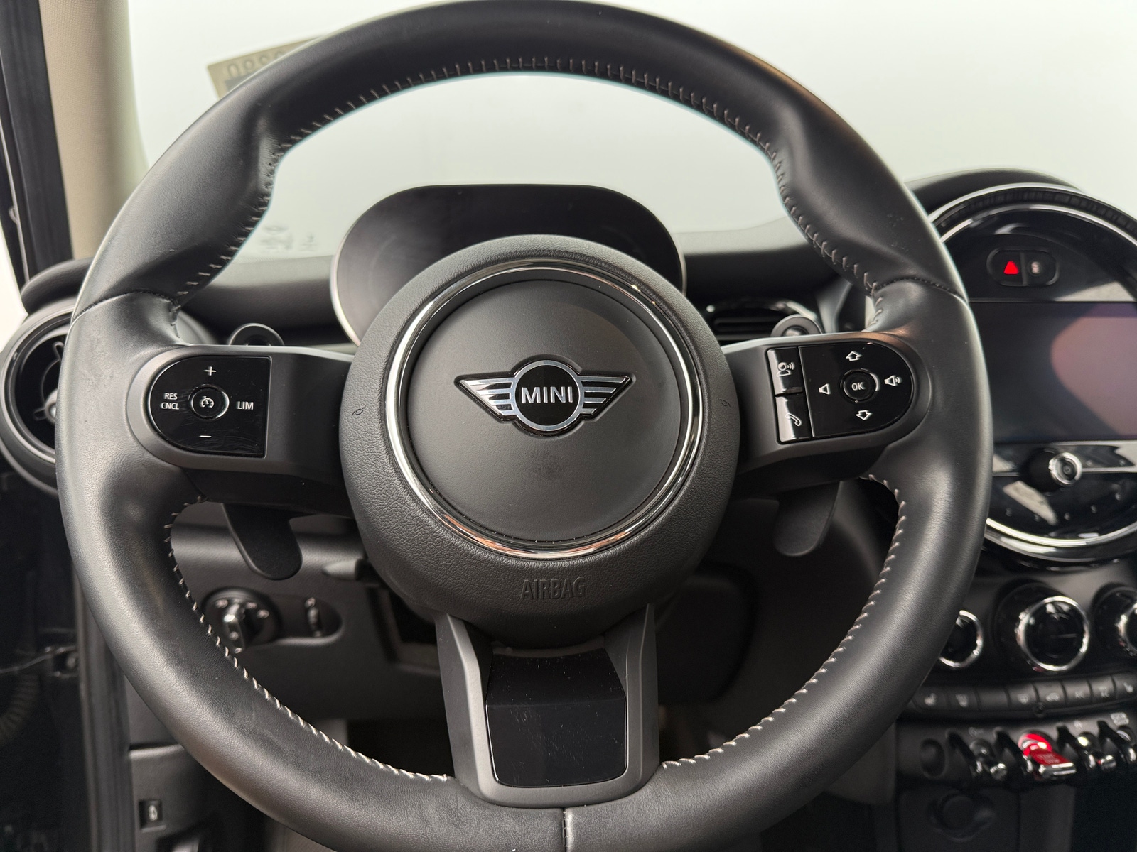 Thumbnail: 2023 MINI Cooper Hardtop - 4