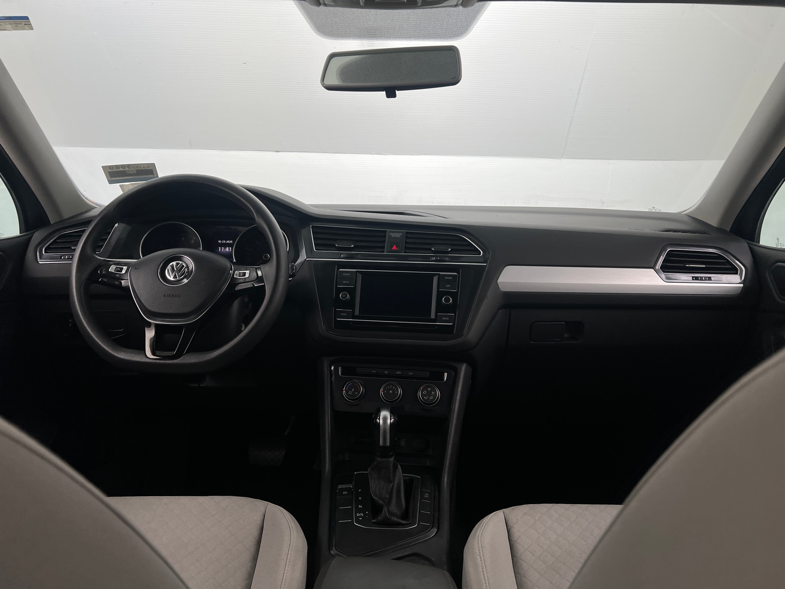 Thumbnail: 2021 Volkswagen Tiguan - 3