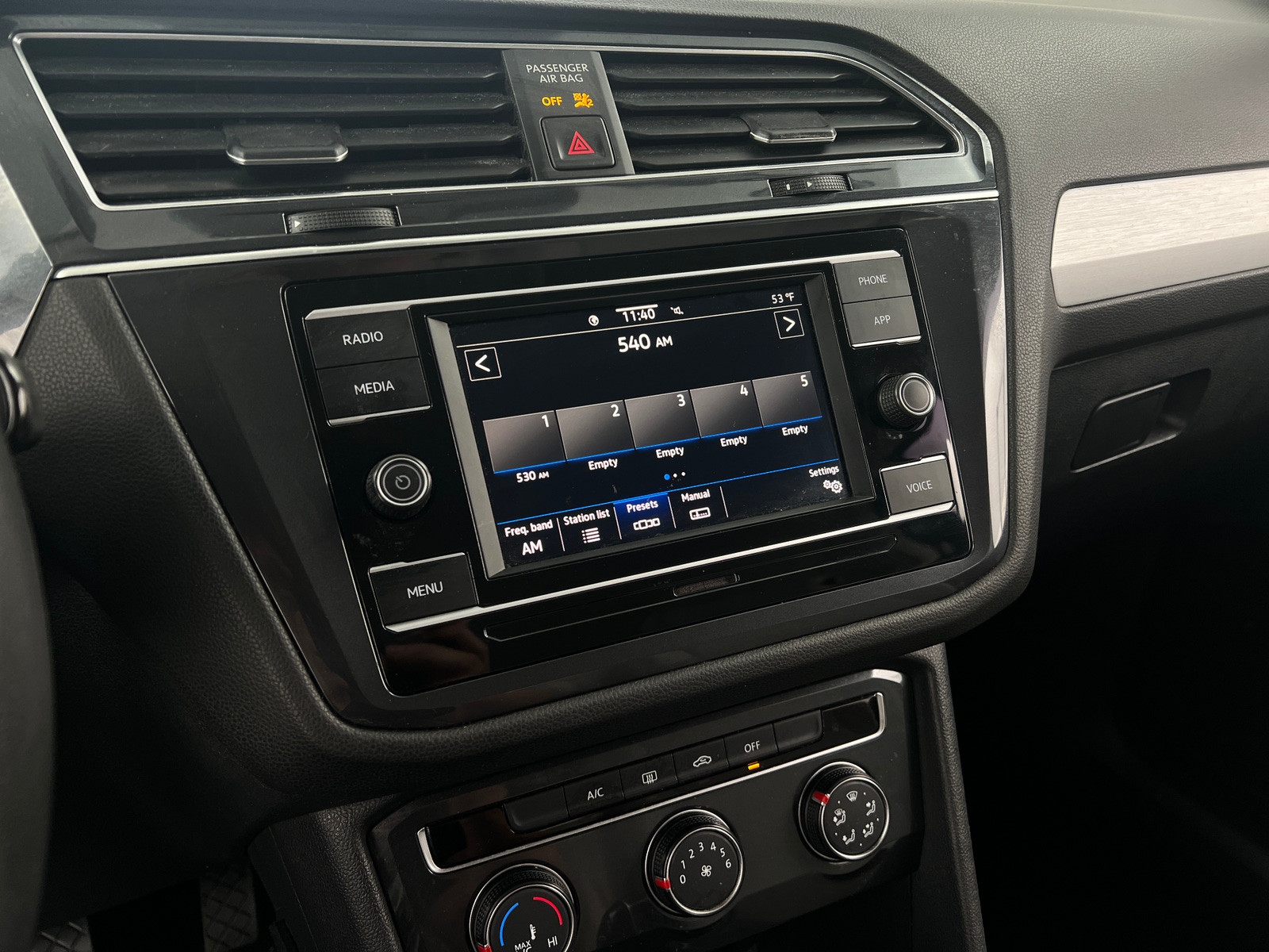 Thumbnail: 2021 Volkswagen Tiguan - 4