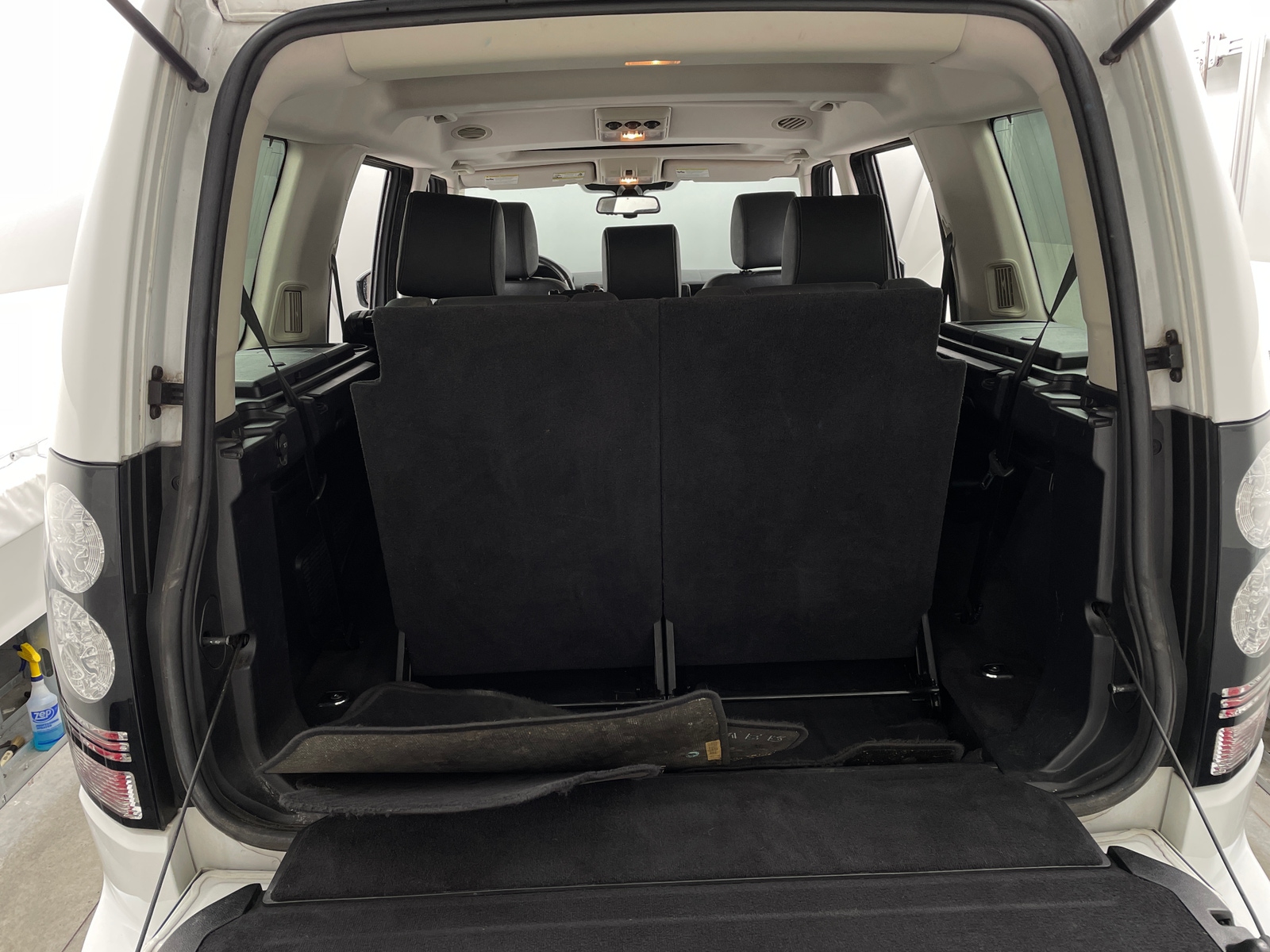 Thumbnail: 2015 Land Rover LR4 - 6