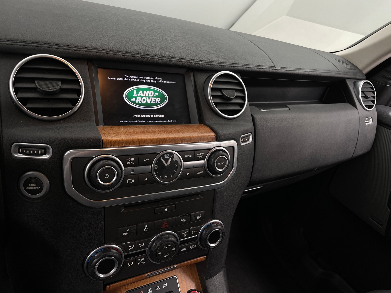 Thumbnail: 2015 Land Rover LR4 - 3