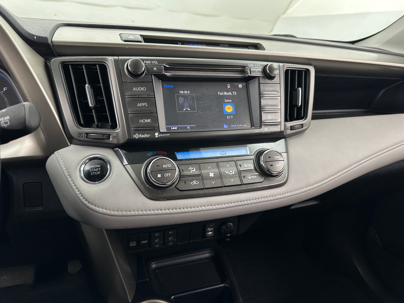 Thumbnail: 2015 Toyota RAV4 - 3