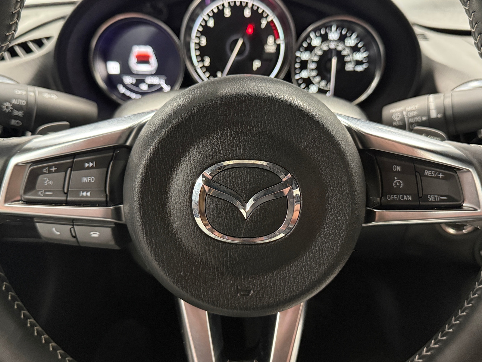 Thumbnail: 2022 Mazda MX-5 Miata - 4
