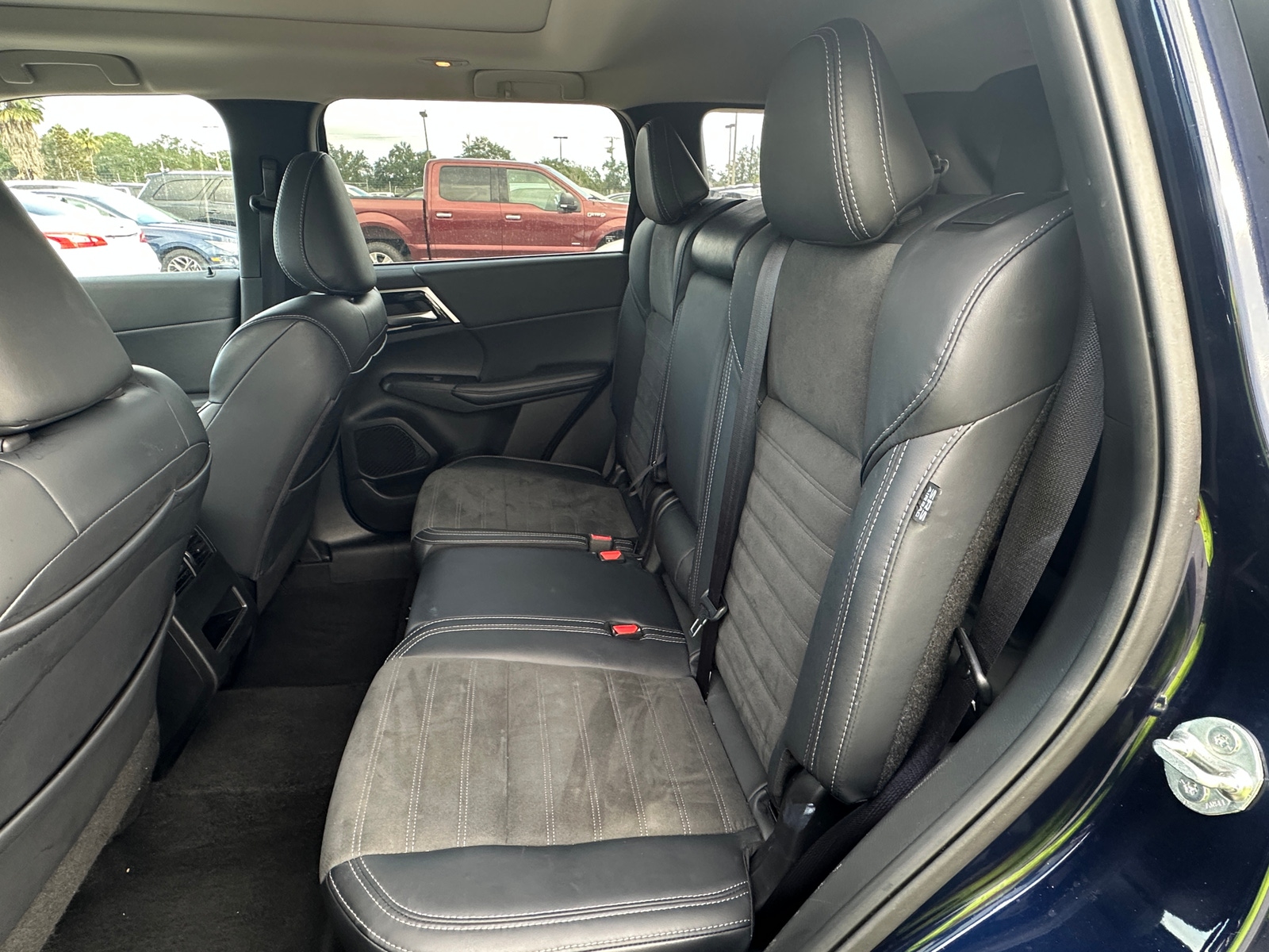 Thumbnail: 2024 Mitsubishi Outlander - 5