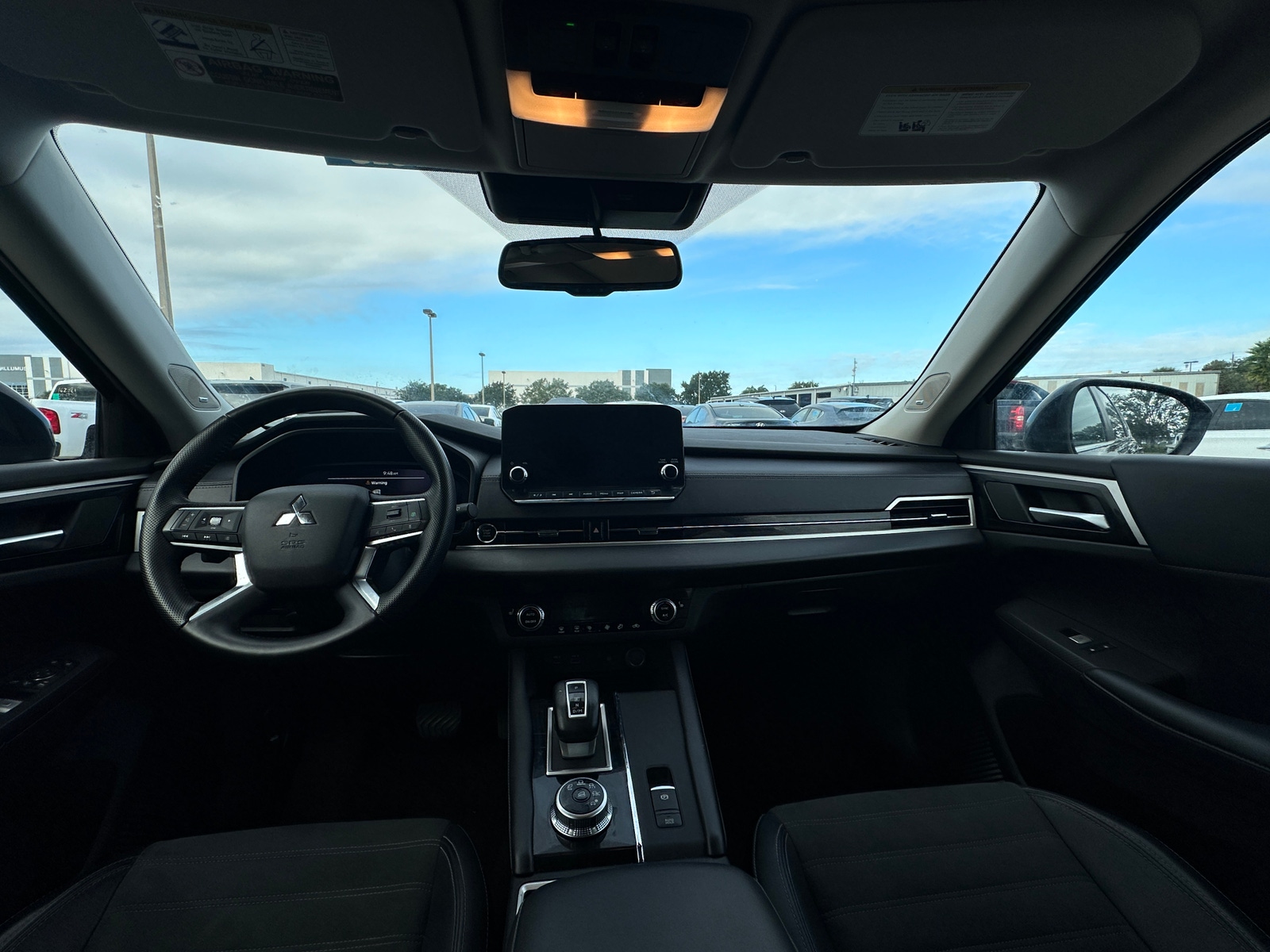 Thumbnail: 2024 Mitsubishi Outlander - 2