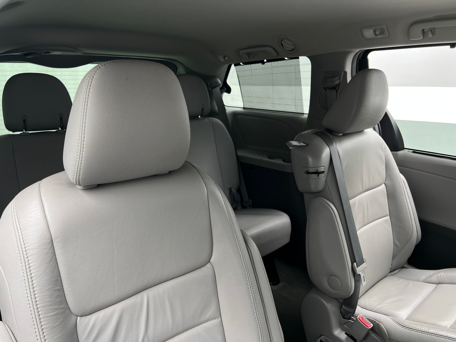 Thumbnail: 2016 Toyota Sienna - 5