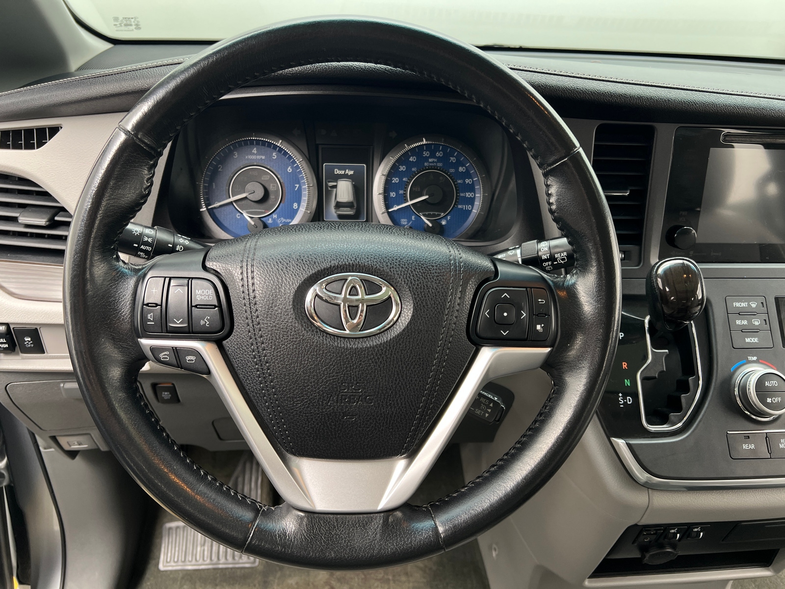 Thumbnail: 2016 Toyota Sienna - 4