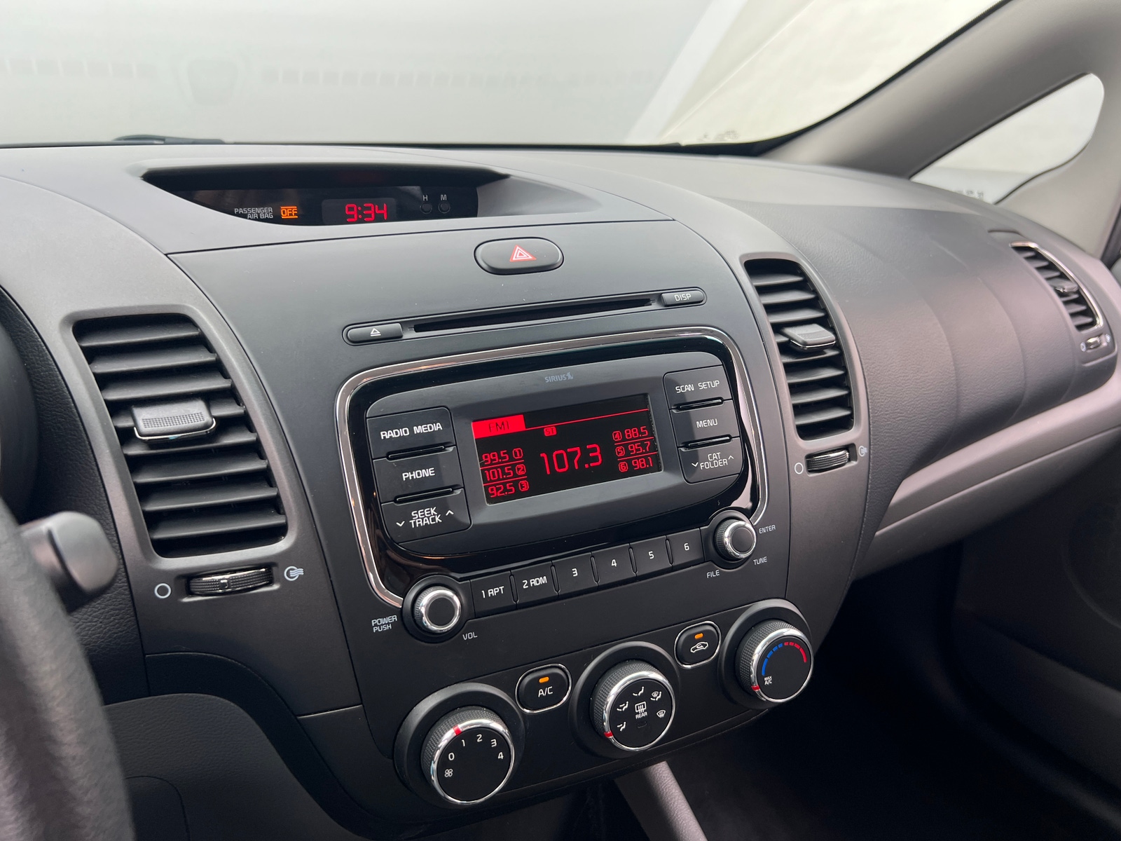 Thumbnail: 2017 Kia Forte - 4