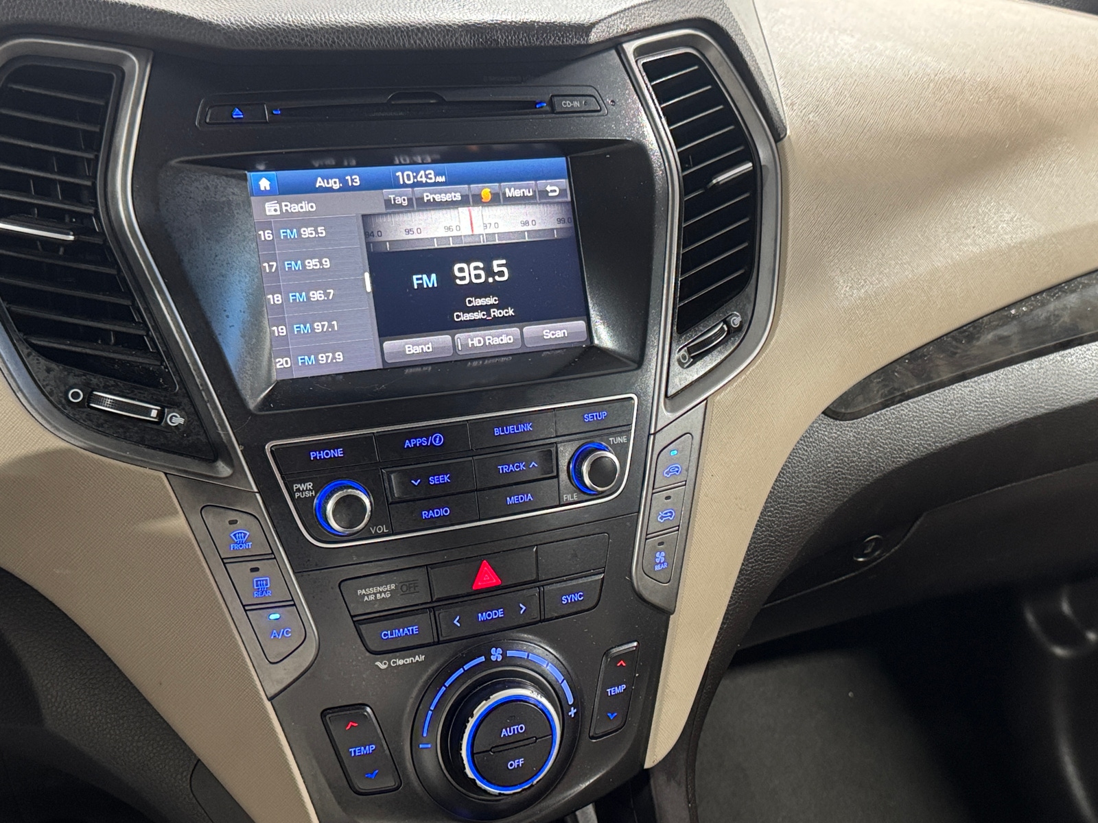 Thumbnail: 2017 Hyundai Santa Fe - 4