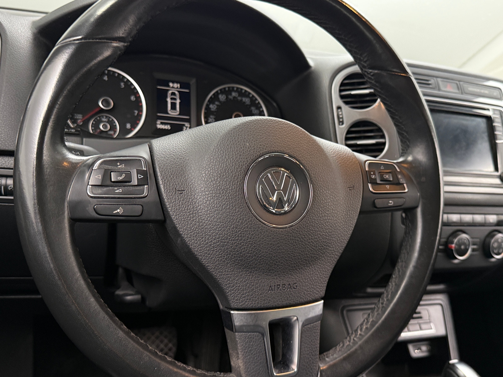 Thumbnail: 2017 Volkswagen Tiguan - 5