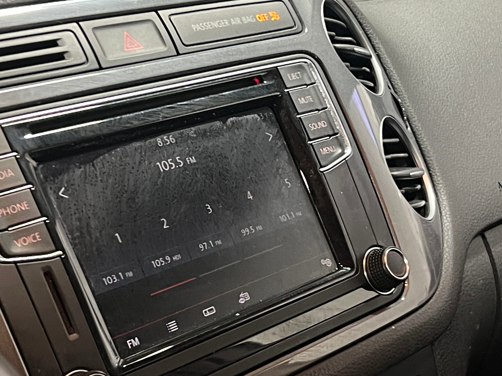 Thumbnail: 2017 Volkswagen Tiguan - 4