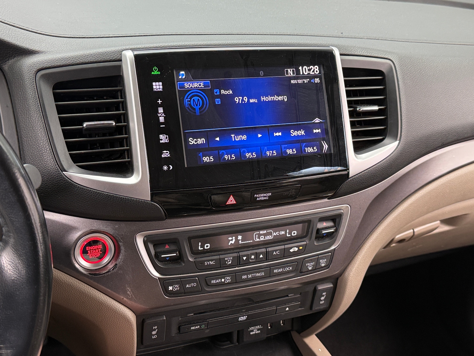 Thumbnail: 2016 Honda Pilot - 3