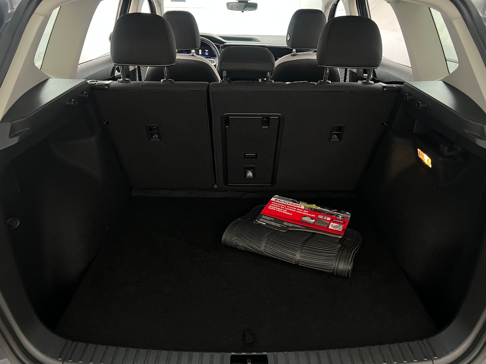 Thumbnail: 2023 Volkswagen Taos - 6