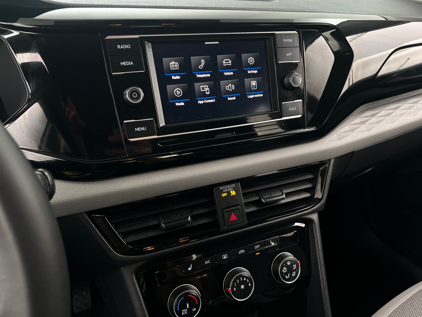 Thumbnail: 2023 Volkswagen Taos - 3