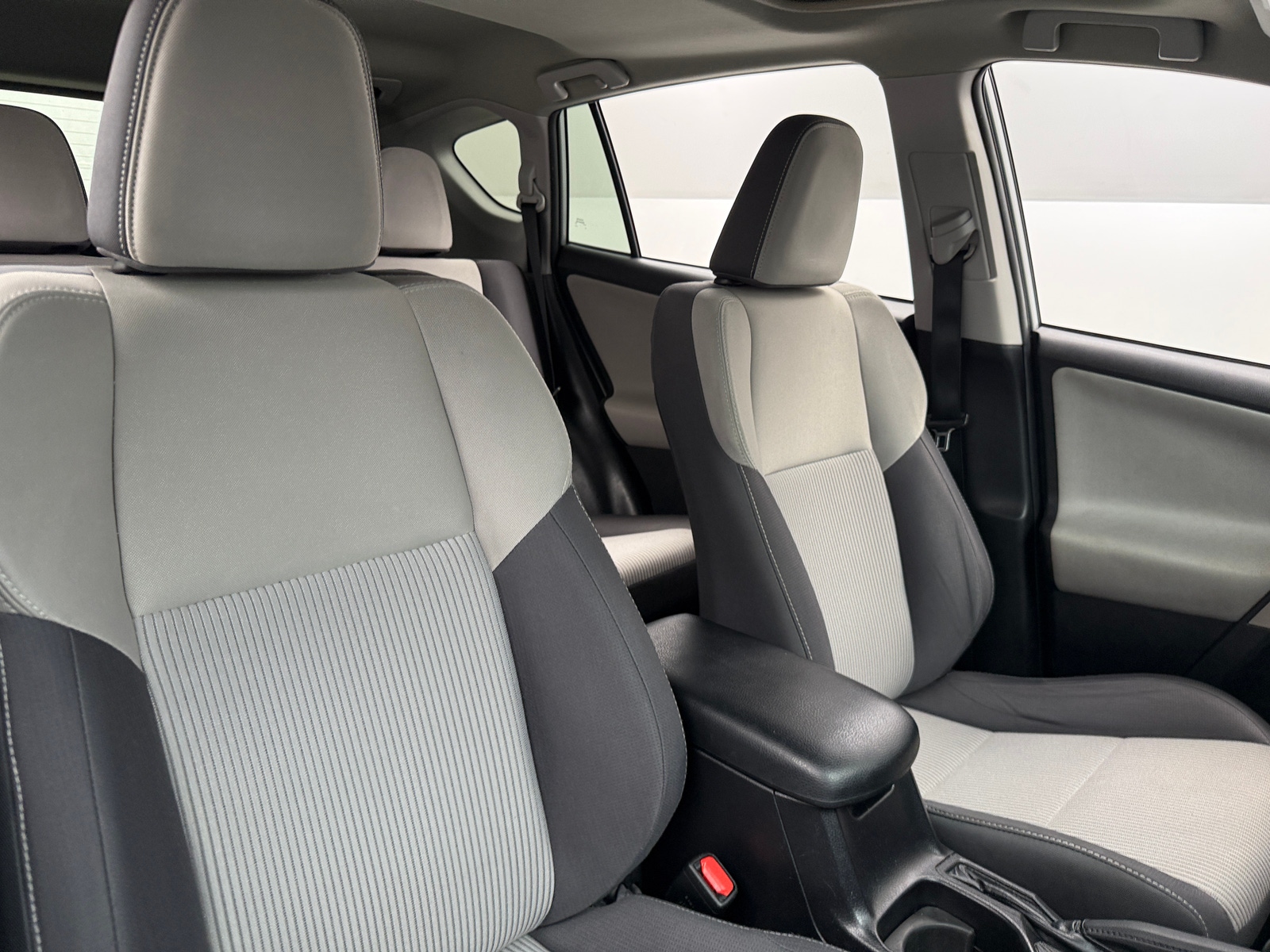 Thumbnail: 2015 Toyota RAV4 - 2