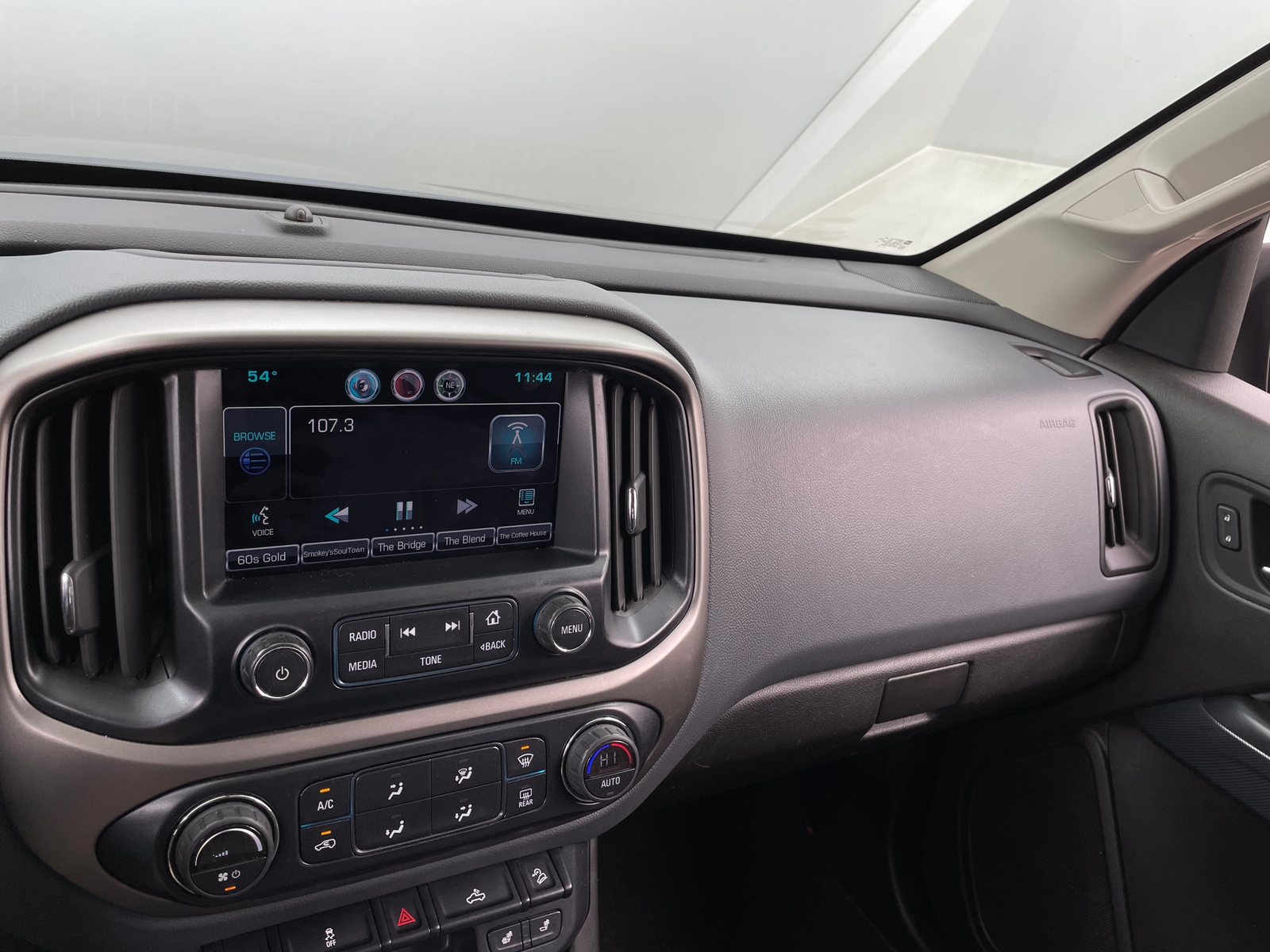 Thumbnail: 2015 Chevrolet Colorado - 3