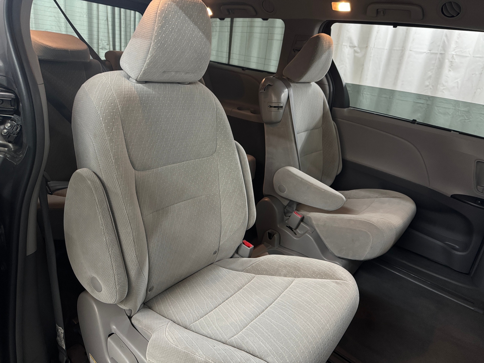 Thumbnail: 2019 Toyota Sienna - 6