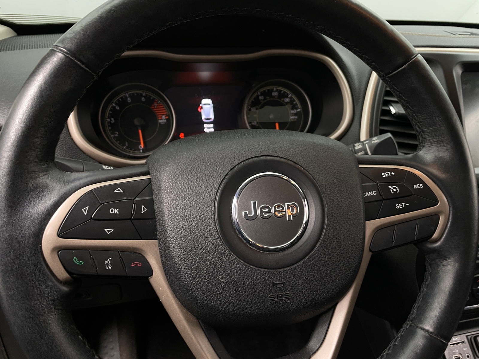 Thumbnail: 2016 Jeep Cherokee - 4