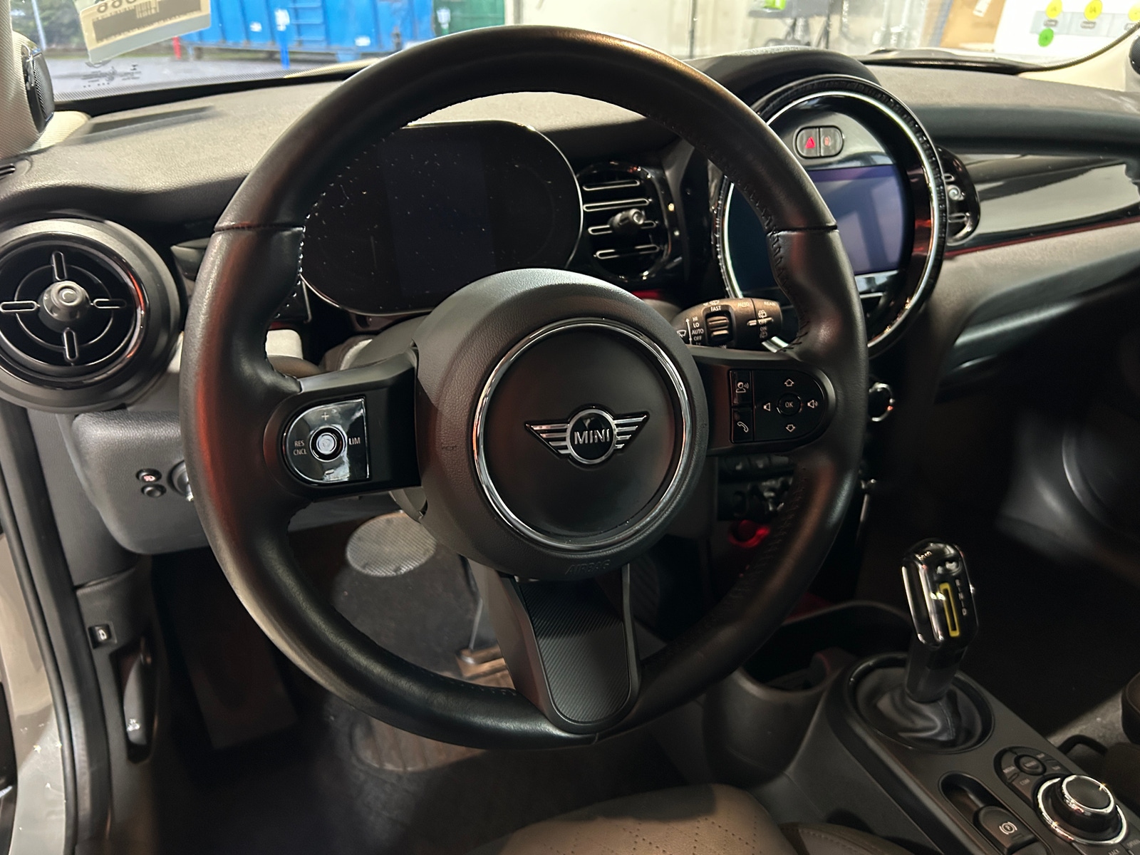 Thumbnail: 2022 MINI Cooper Hardtop - 4