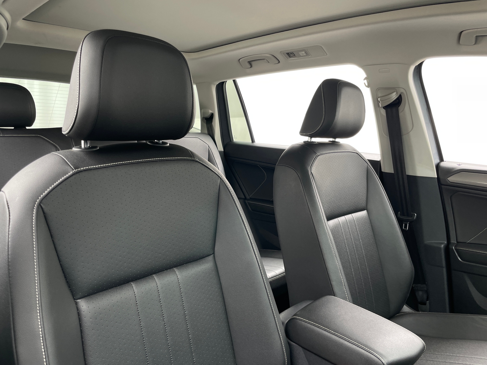 Thumbnail: 2023 Volkswagen Tiguan - 2