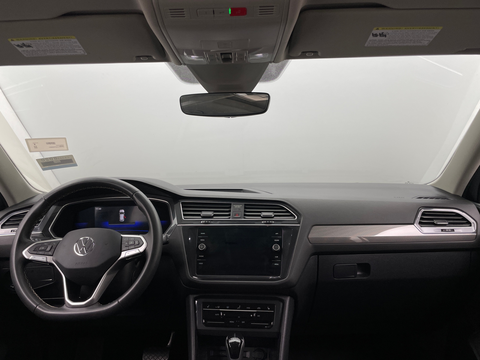 Thumbnail: 2023 Volkswagen Tiguan - 3