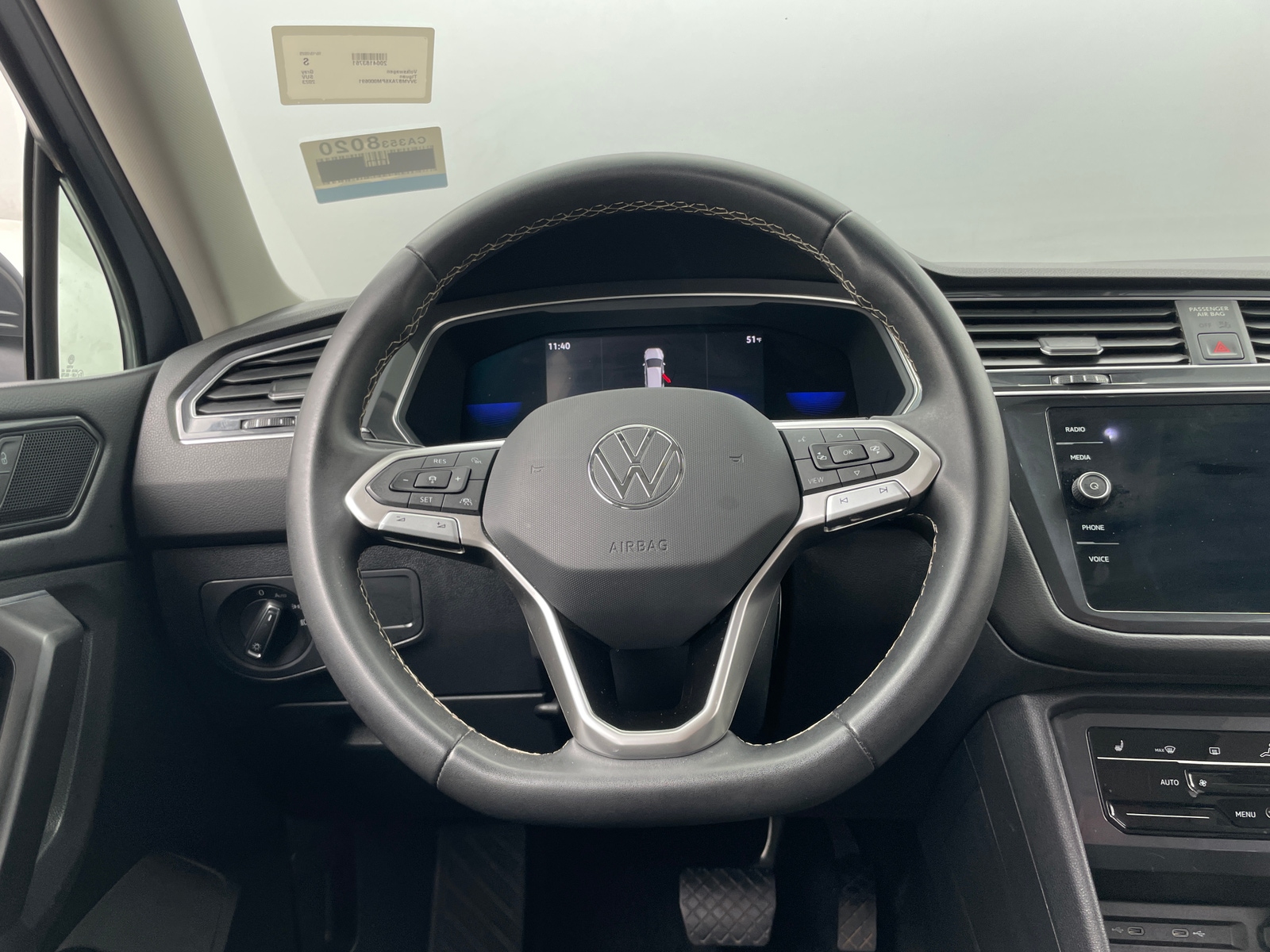 Thumbnail: 2023 Volkswagen Tiguan - 5