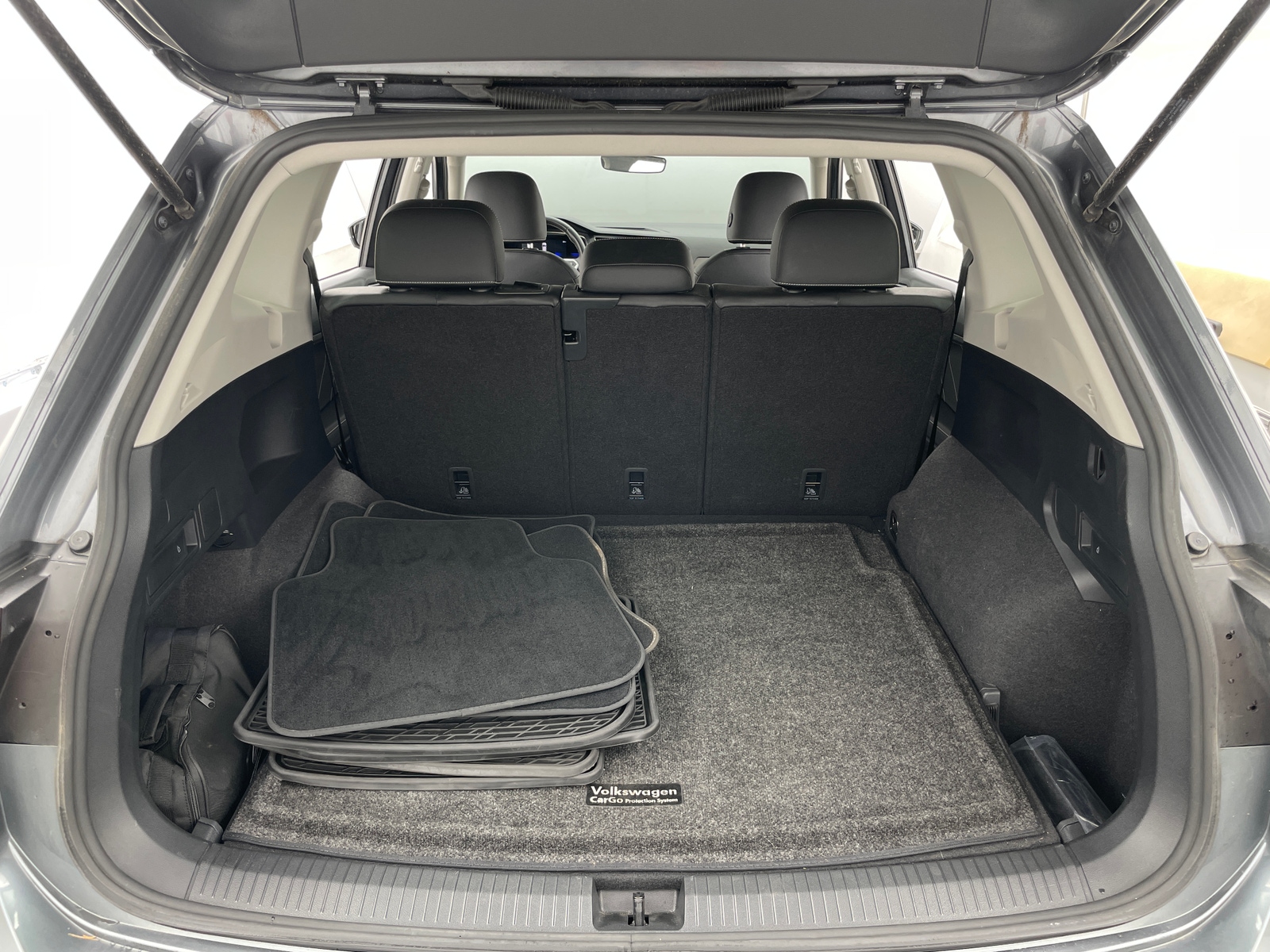 Thumbnail: 2023 Volkswagen Tiguan - 7