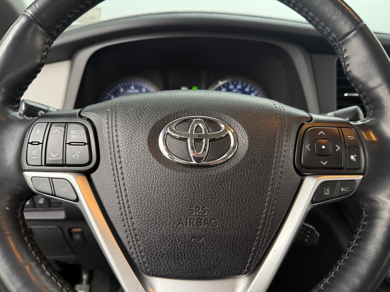 Thumbnail: 2019 Toyota Sienna - 4