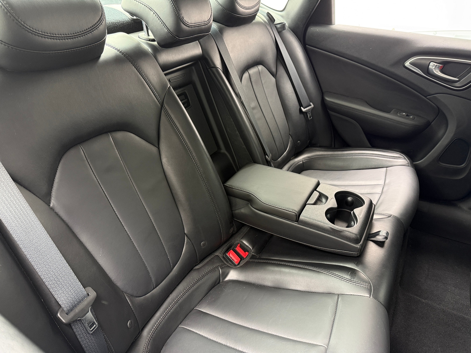 Thumbnail: 2016 Chrysler 200 - 5