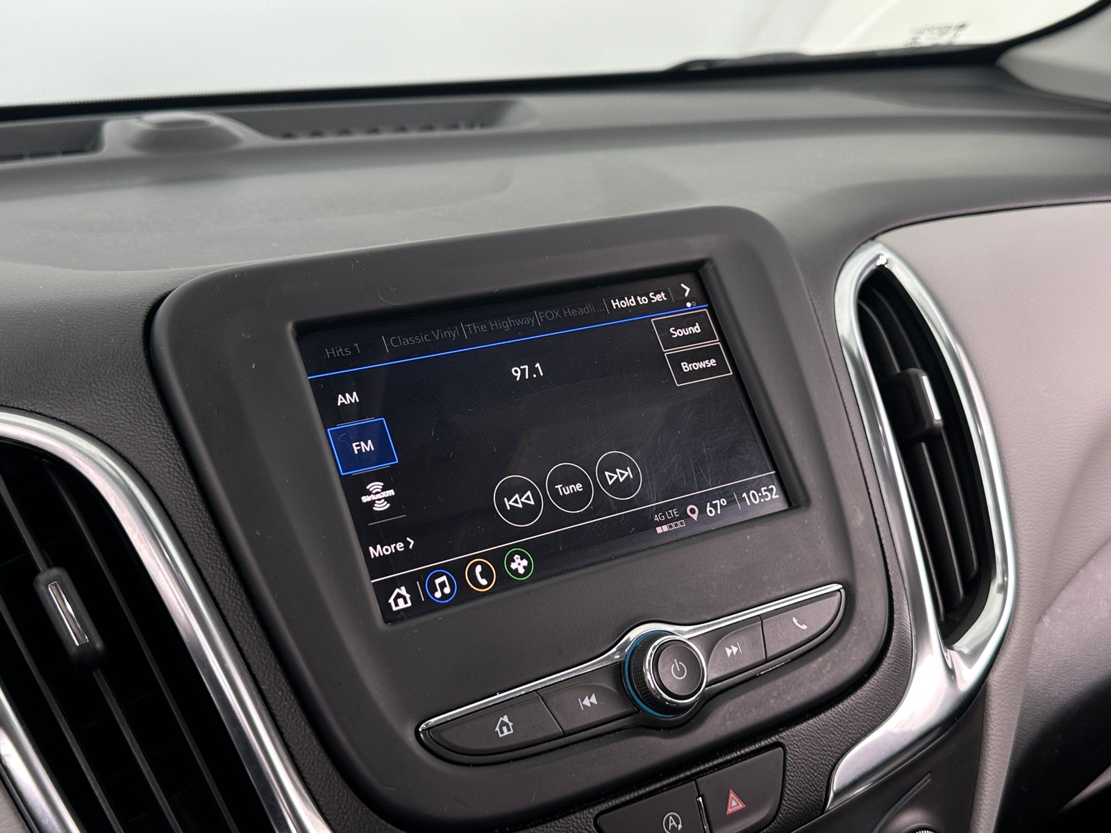 Thumbnail: 2022 Chevrolet Equinox - 4