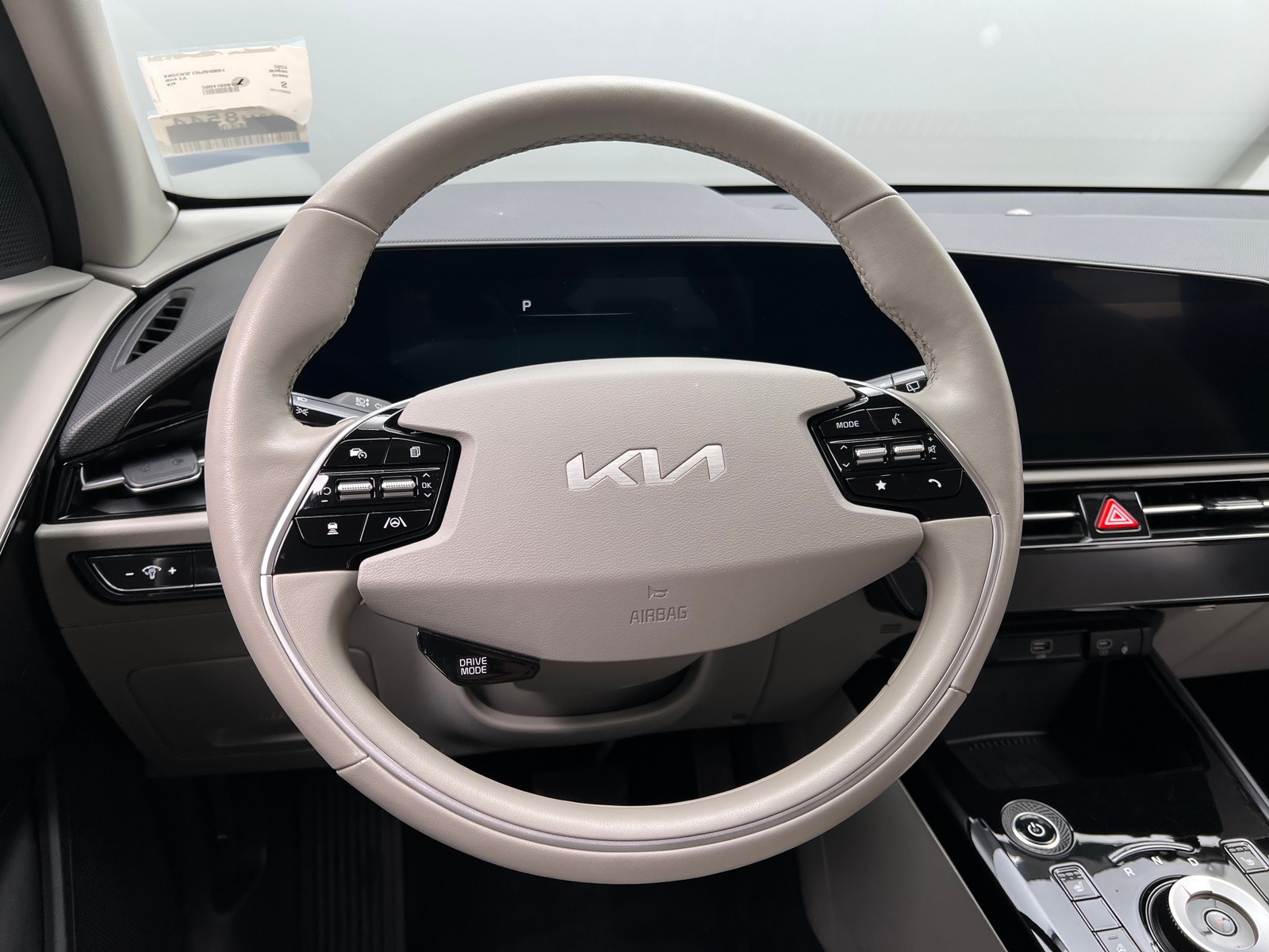 Thumbnail: 2023 Kia Niro - 4