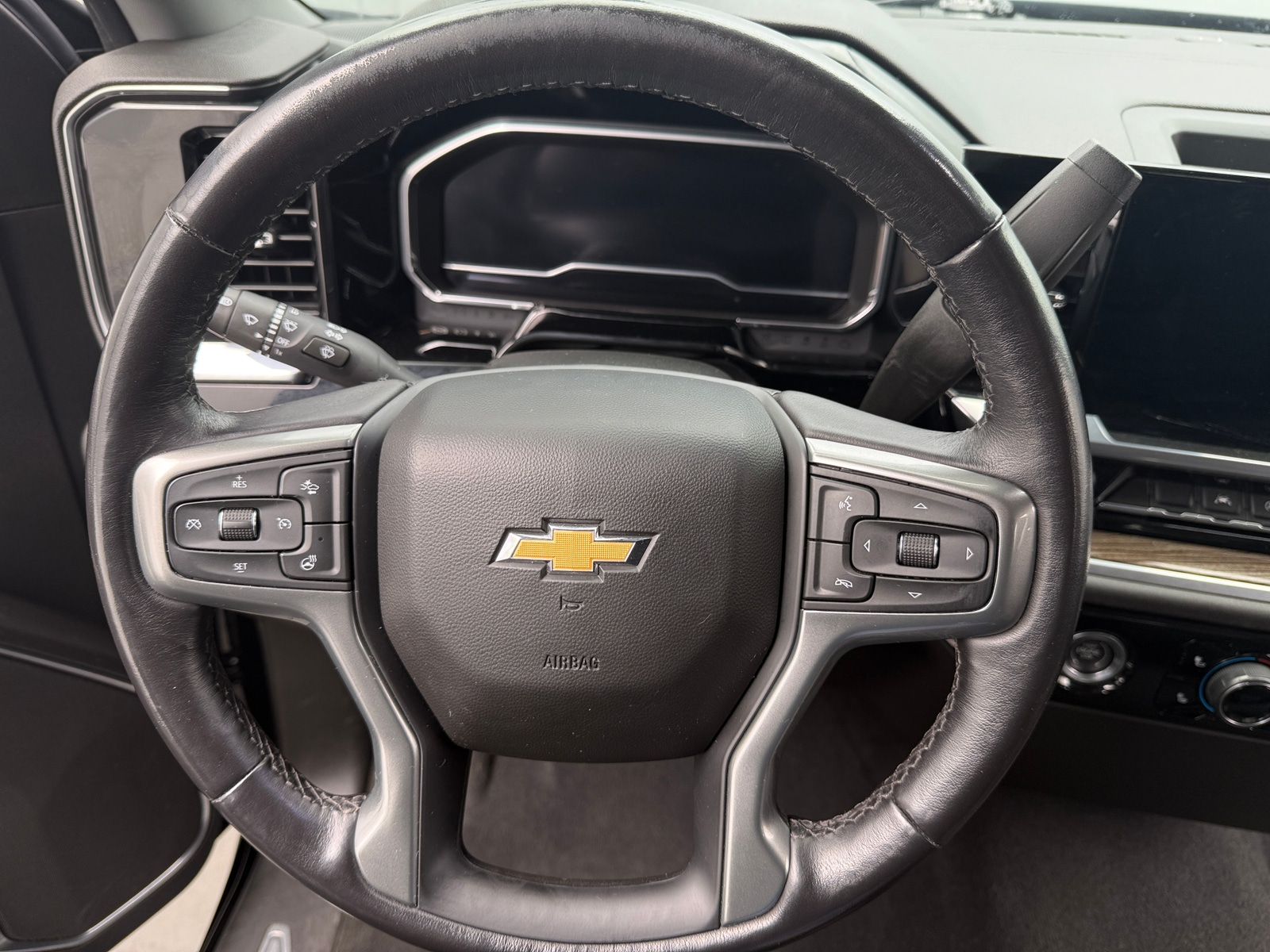 Thumbnail: 2022 Chevrolet Silverado 1500 - 5