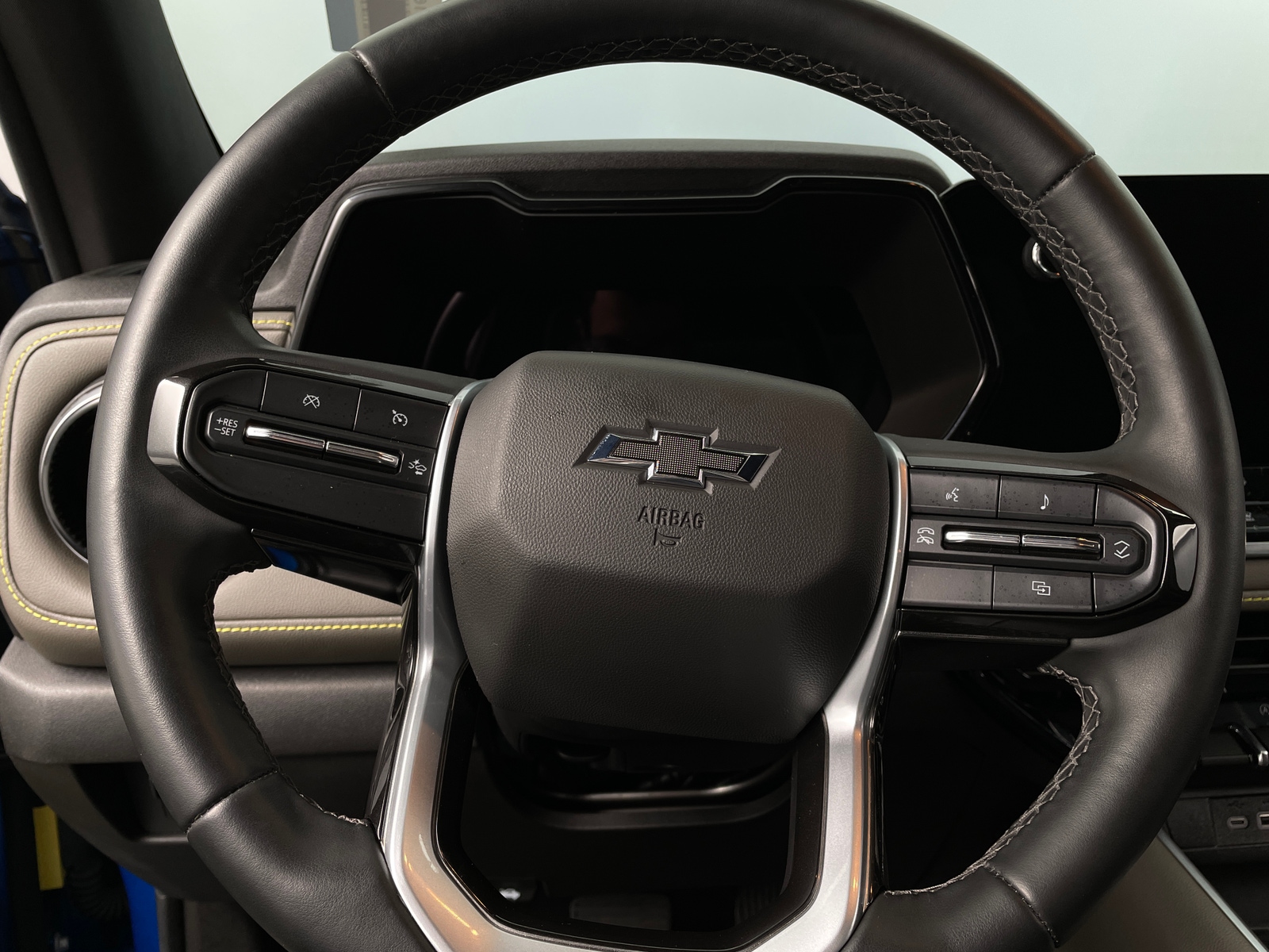 Thumbnail: 2024 Chevrolet Colorado - 5