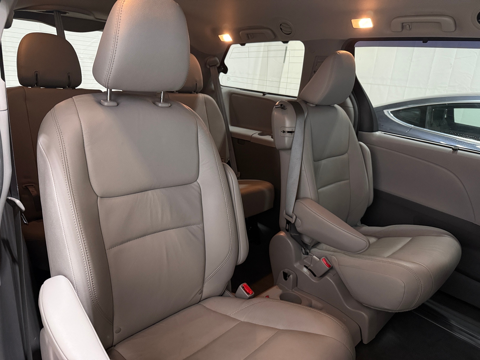 Thumbnail: 2019 Toyota Sienna - 5