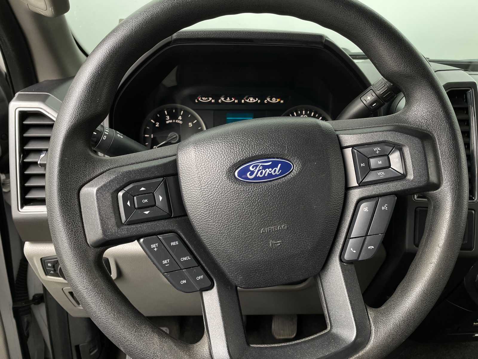 Thumbnail: 2018 Ford Econoline - 5