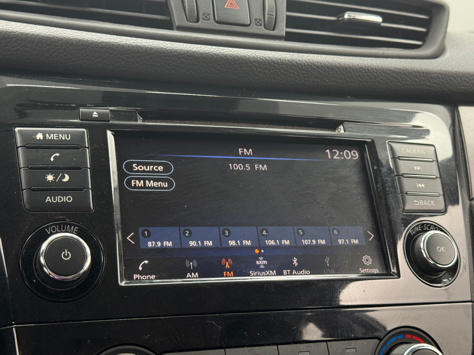 Thumbnail: 2021 Nissan Rogue Sport - 4