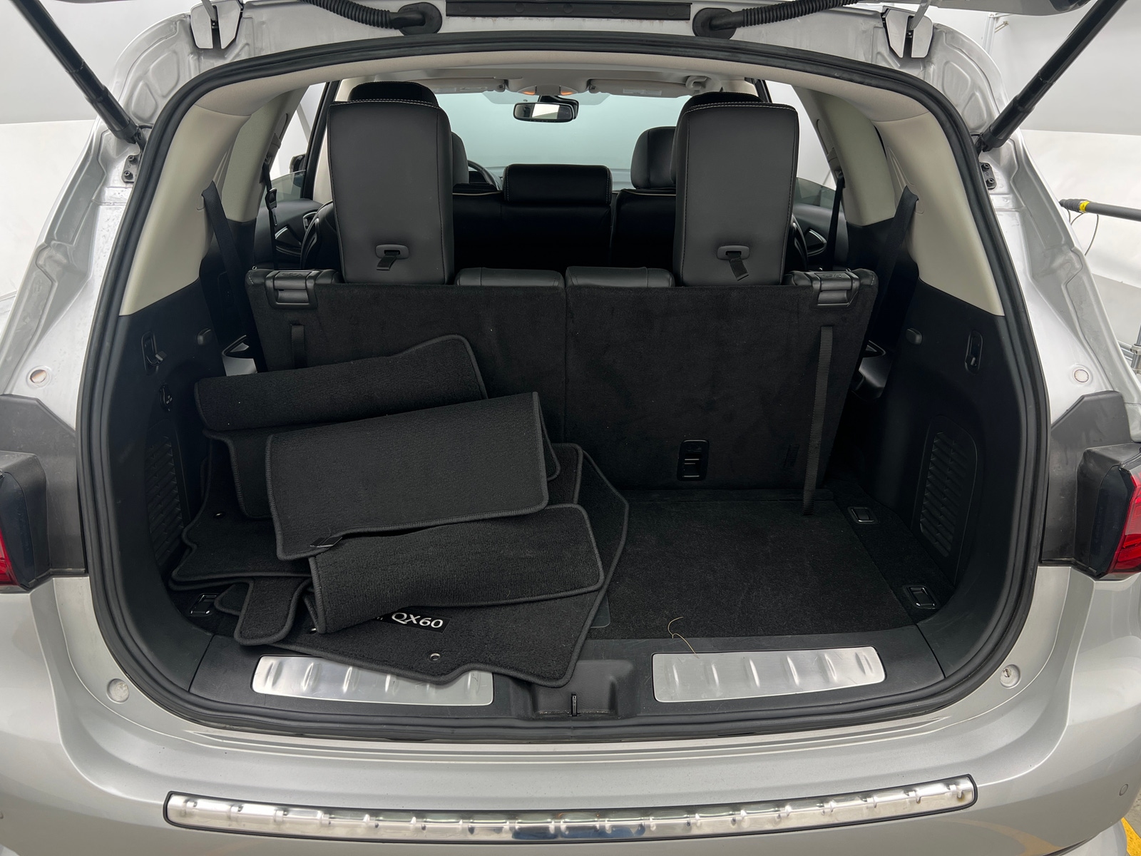 Thumbnail: 2019 INFINITI QX60 - 6