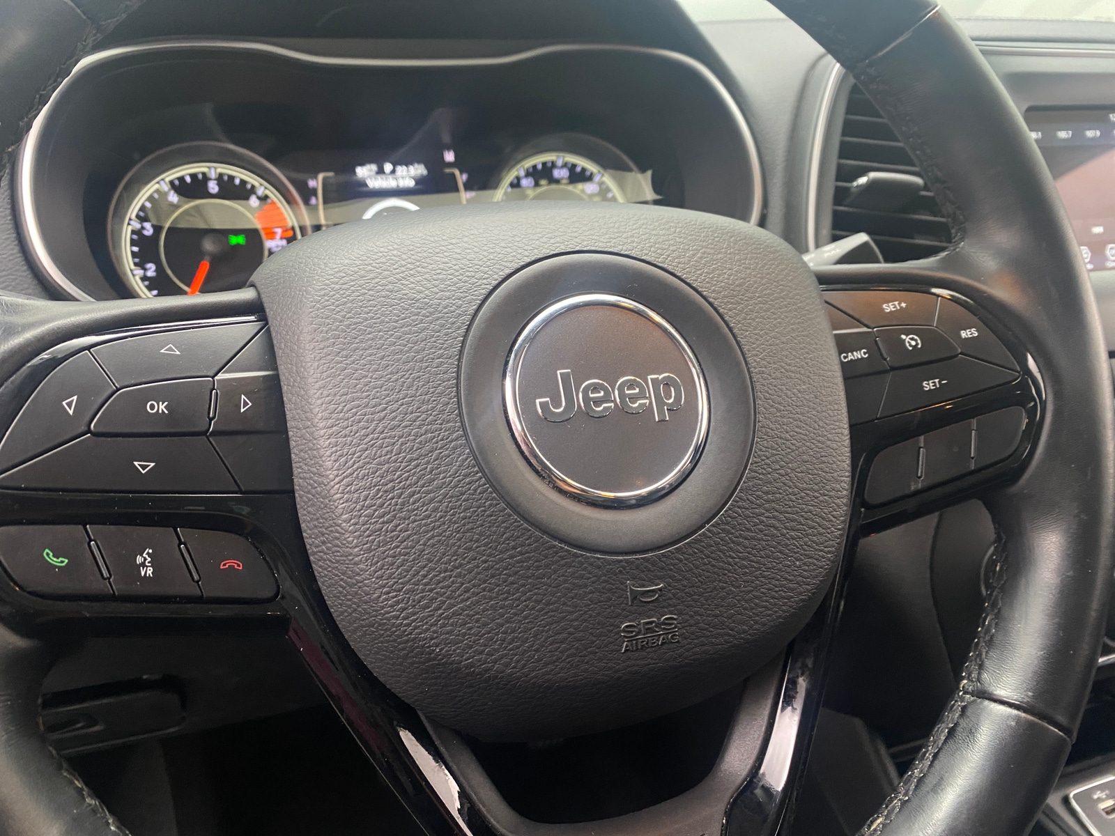 Thumbnail: 2021 Jeep Cherokee - 5