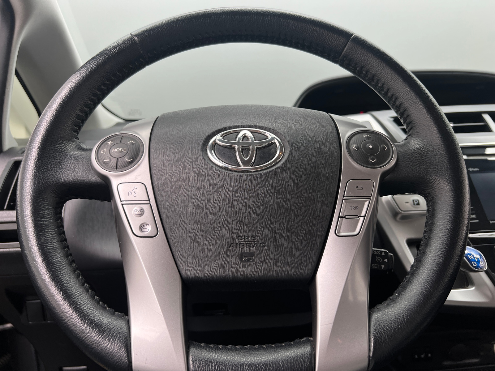 Thumbnail: 2017 Toyota Prius v - 4